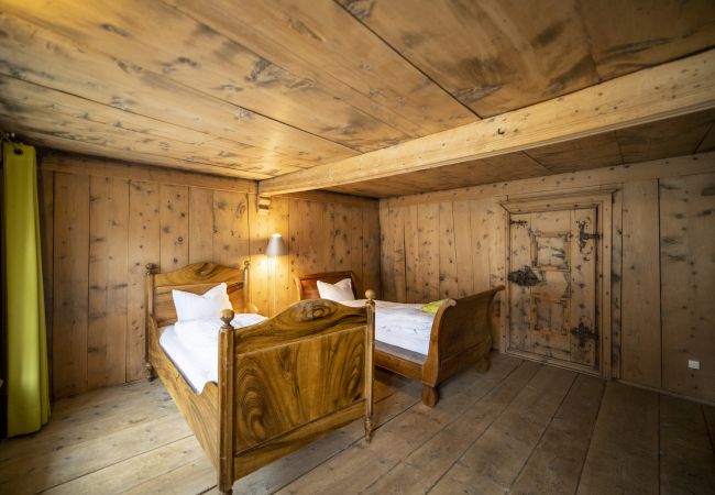 Ferienwohnung in Scuol - Chasa Engiadina EG: denkmalgeschütztes Engadinerhaus mitten in Scuol Ferienwohnung in Scuol - Chasa Engiadina EG: denkmalgeschütztes Engadinerhaus mitten in Scuol