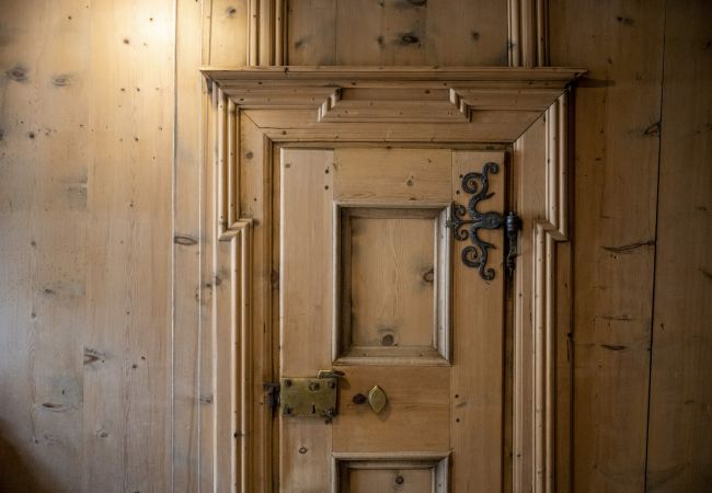 Ferienwohnung in Scuol - Chasa Engiadina EG: denkmalgeschütztes Engadinerhaus mitten in Scuol Ferienwohnung in Scuol - Chasa Engiadina EG: denkmalgeschütztes Engadinerhaus mitten in Scuol