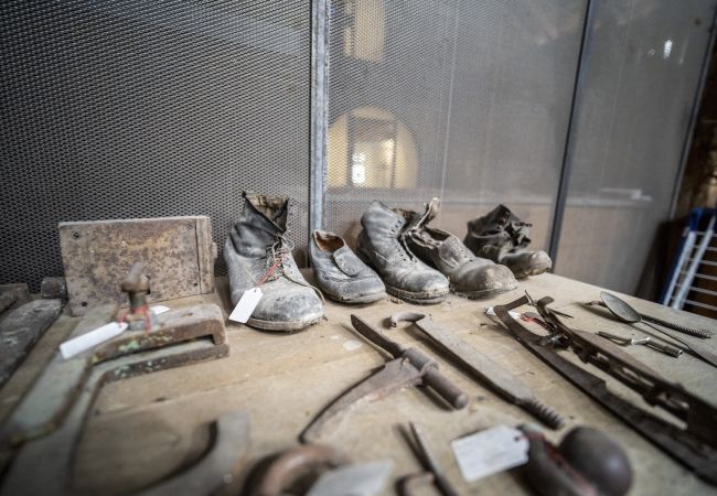 Ferienwohnung in Scuol - Chasa Engiadina EG: denkmalgeschütztes Engadinerhaus mitten in Scuol Ferienwohnung in Scuol - Chasa Engiadina EG: denkmalgeschütztes Engadinerhaus mitten in Scuol