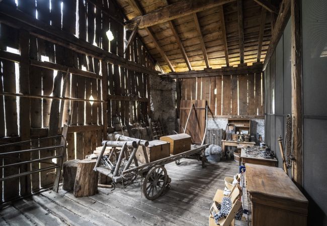Ferienwohnung in Scuol - Chasa Engiadina EG: denkmalgeschütztes Engadinerhaus mitten in Scuol Ferienwohnung in Scuol - Chasa Engiadina EG: denkmalgeschütztes Engadinerhaus mitten in Scuol