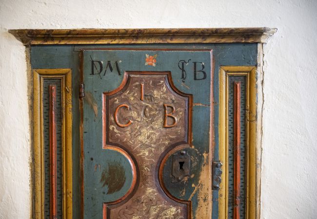 Ferienwohnung in Scuol - Chasa Engiadina EG: denkmalgeschütztes Engadinerhaus mitten in Scuol Ferienwohnung in Scuol - Chasa Engiadina EG: denkmalgeschütztes Engadinerhaus mitten in Scuol
