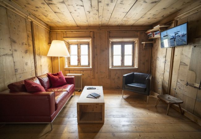 Ferienwohnung in Scuol - Chasa Engiadina EG: denkmalgeschütztes Engadinerhaus mitten in Scuol Ferienwohnung in Scuol - Chasa Engiadina EG: denkmalgeschütztes Engadinerhaus mitten in Scuol