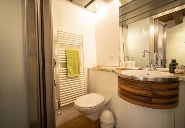 Ferienwohnung in Scuol - Chasa Engiadina EG: denkmalgeschütztes Engadinerhaus mitten in Scuol Ferienwohnung in Scuol - Chasa Engiadina EG: denkmalgeschütztes Engadinerhaus mitten in Scuol