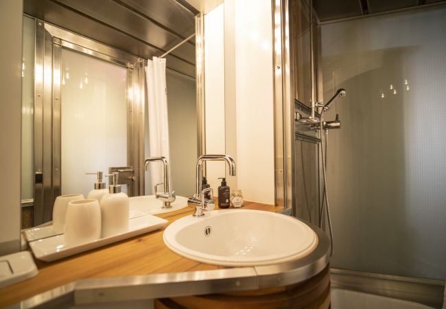 Ferienwohnung in Scuol - Chasa Engiadina EG: denkmalgeschütztes Engadinerhaus mitten in Scuol Ferienwohnung in Scuol - Chasa Engiadina EG: denkmalgeschütztes Engadinerhaus mitten in Scuol
