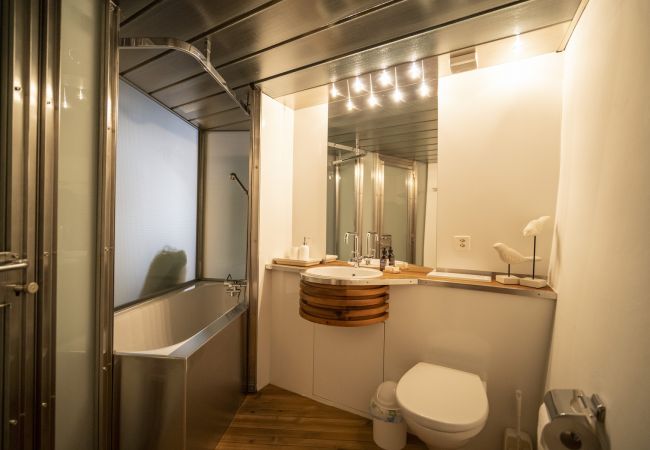 Ferienwohnung in Scuol - Chasa Engiadina EG: denkmalgeschütztes Engadinerhaus mitten in Scuol Ferienwohnung in Scuol - Chasa Engiadina EG: denkmalgeschütztes Engadinerhaus mitten in Scuol