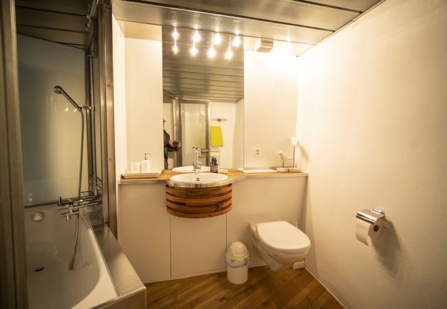 Ferienwohnung in Scuol - Chasa Engiadina EG: denkmalgeschütztes Engadinerhaus mitten in Scuol Ferienwohnung in Scuol - Chasa Engiadina EG: denkmalgeschütztes Engadinerhaus mitten in Scuol