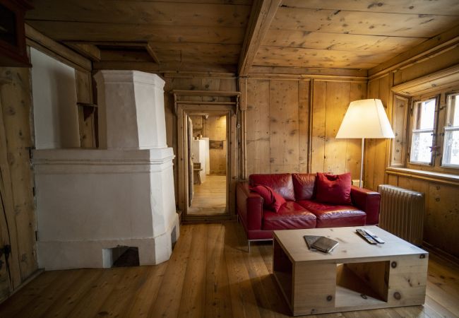 Ferienwohnung in Scuol - Chasa Engiadina EG: denkmalgeschütztes Engadinerhaus mitten in Scuol Ferienwohnung in Scuol - Chasa Engiadina EG: denkmalgeschütztes Engadinerhaus mitten in Scuol