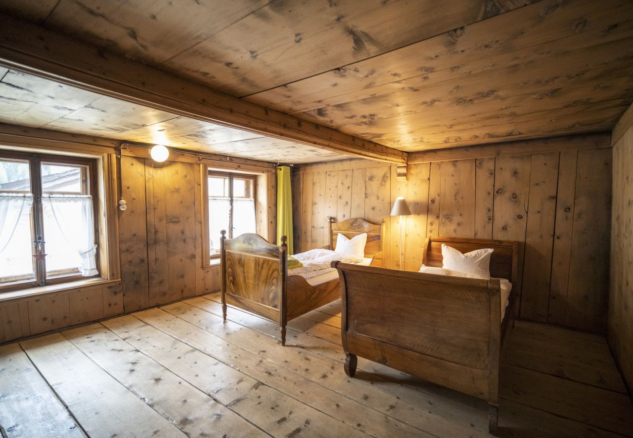 Ferienwohnung in Scuol - Chasa Engiadina EG: denkmalgeschütztes Engadinerhaus mitten in Scuol