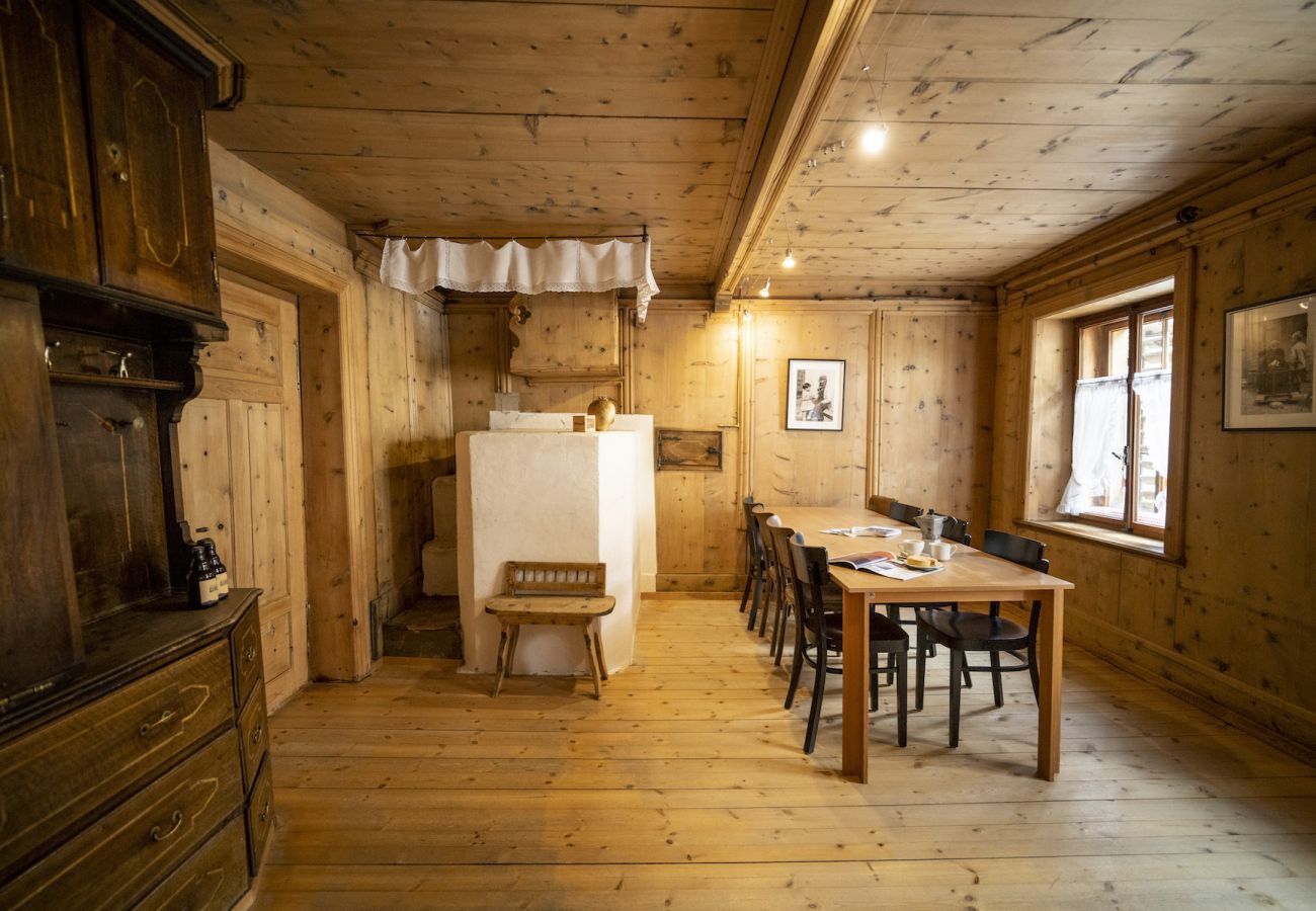 Ferienwohnung in Scuol - Chasa Engiadina EG: denkmalgeschütztes Engadinerhaus mitten in Scuol