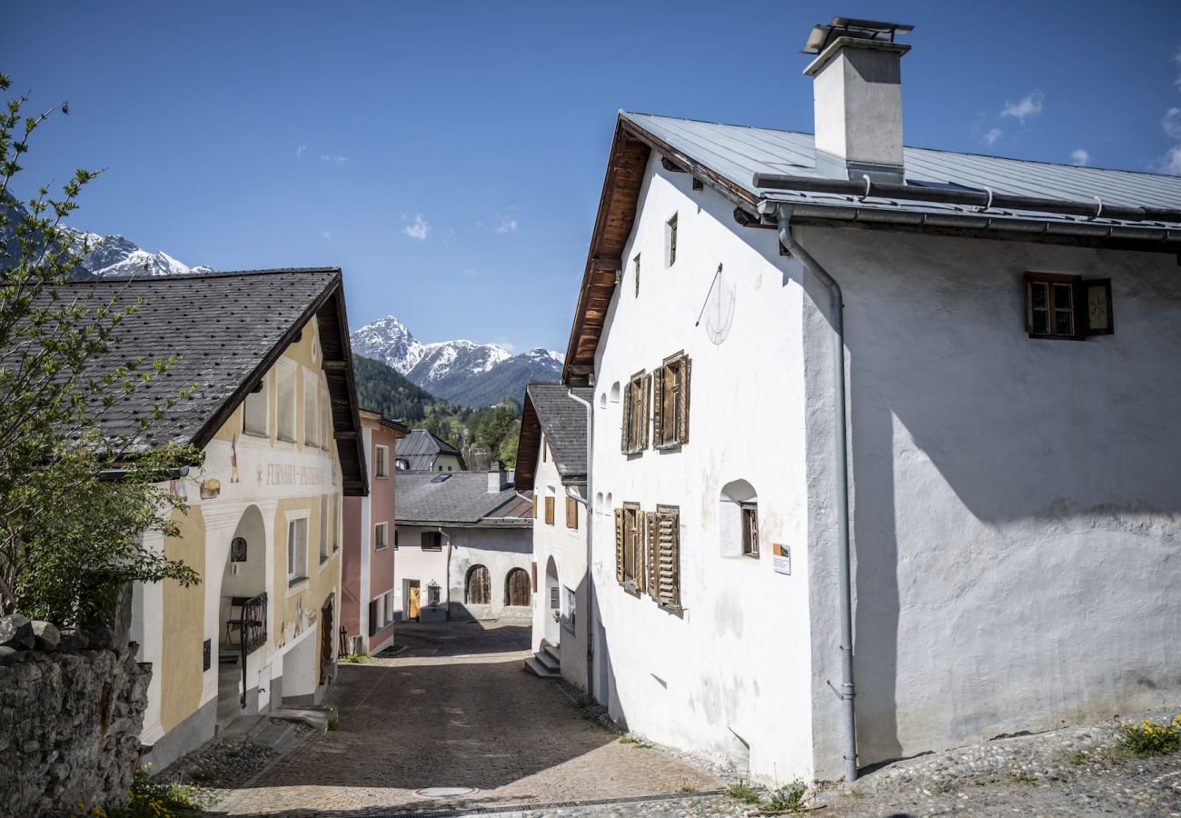 Ferienwohnung in Scuol - Chasa Engiadina EG: denkmalgeschütztes Engadinerhaus mitten in Scuol