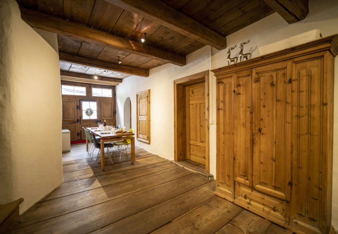 Ferienwohnung in Scuol - Chasa Engiadina EG: denkmalgeschütztes Engadinerhaus mitten in Scuol