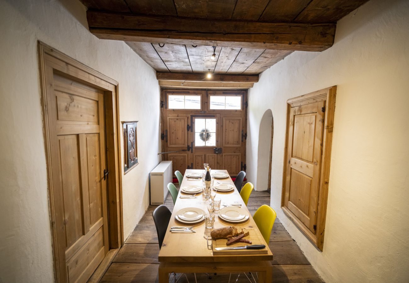 Ferienwohnung in Scuol - Chasa Engiadina EG: denkmalgeschütztes Engadinerhaus mitten in Scuol