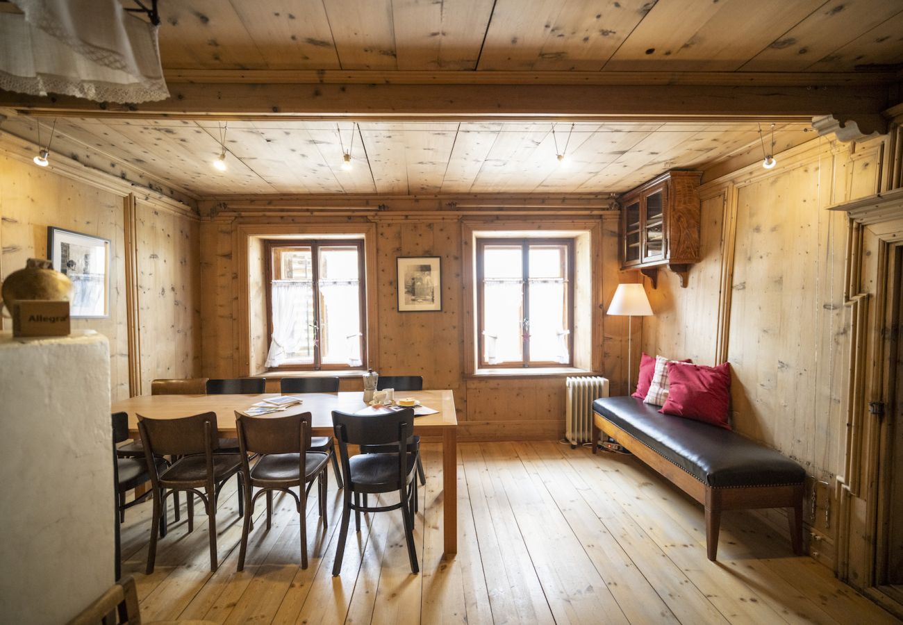 Ferienwohnung in Scuol - Chasa Engiadina EG: denkmalgeschütztes Engadinerhaus mitten in Scuol