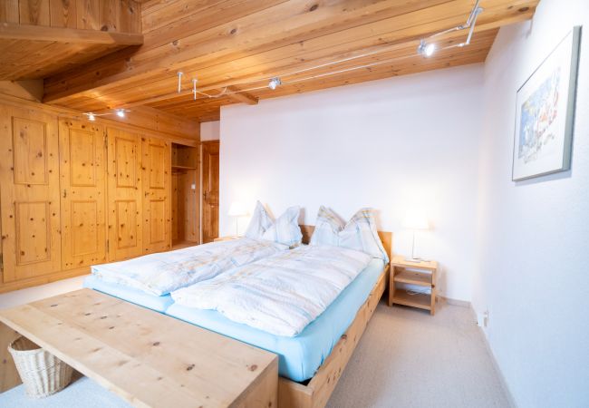 Ferienwohnung in Ftan - Chasa Rontsch Madlaina: Charmante 4.5 Zimmer-Dachwohnung mit Panorama-Aussicht mitten in Ftan Ferienwohnung in Ftan - Chasa Rontsch Madlaina: Charmante 4.5 Zimmer-Dachwohnung mit Panorama-Aussicht mitten in Ftan