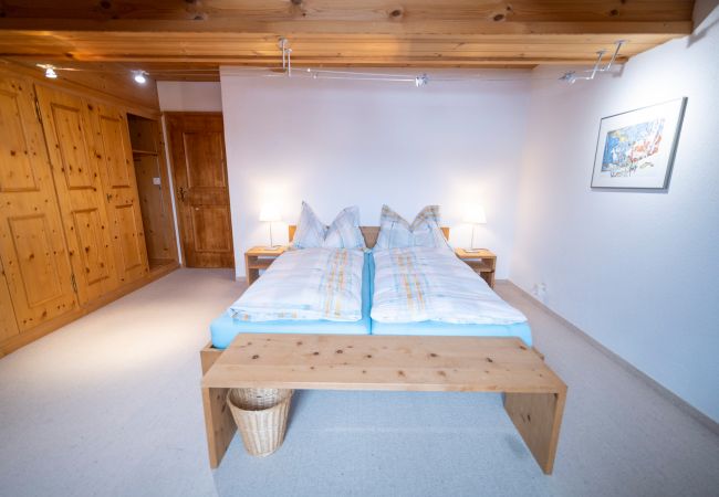 Ferienwohnung in Ftan - Chasa Rontsch Madlaina: Charmante 4.5 Zimmer-Dachwohnung mit Panorama-Aussicht mitten in Ftan Ferienwohnung in Ftan - Chasa Rontsch Madlaina: Charmante 4.5 Zimmer-Dachwohnung mit Panorama-Aussicht mitten in Ftan