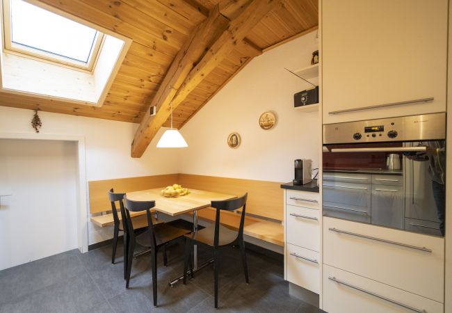 Ferienwohnung in Ftan - Chasa Rontsch Madlaina: Charmante 4.5 Zimmer-Dachwohnung mit Panorama-Aussicht mitten in Ftan Ferienwohnung in Ftan - Chasa Rontsch Madlaina: Charmante 4.5 Zimmer-Dachwohnung mit Panorama-Aussicht mitten in Ftan