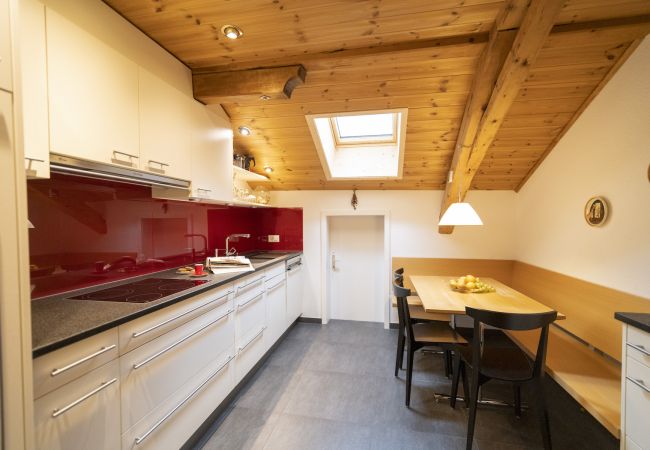 Ferienwohnung in Ftan - Chasa Rontsch Madlaina: Charmante 4.5 Zimmer-Dachwohnung mit Panorama-Aussicht mitten in Ftan Ferienwohnung in Ftan - Chasa Rontsch Madlaina: Charmante 4.5 Zimmer-Dachwohnung mit Panorama-Aussicht mitten in Ftan