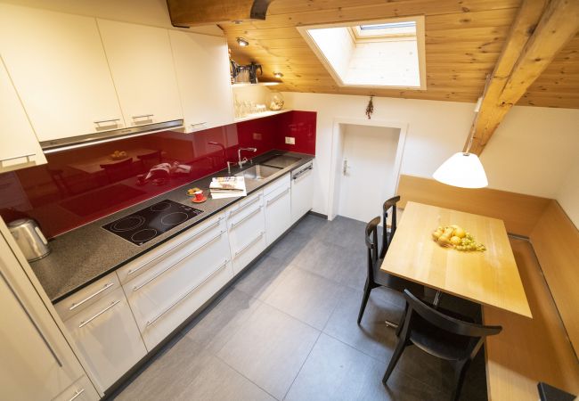 Ferienwohnung in Ftan - Chasa Rontsch Madlaina: Charmante 4.5 Zimmer-Dachwohnung mit Panorama-Aussicht mitten in Ftan Ferienwohnung in Ftan - Chasa Rontsch Madlaina: Charmante 4.5 Zimmer-Dachwohnung mit Panorama-Aussicht mitten in Ftan