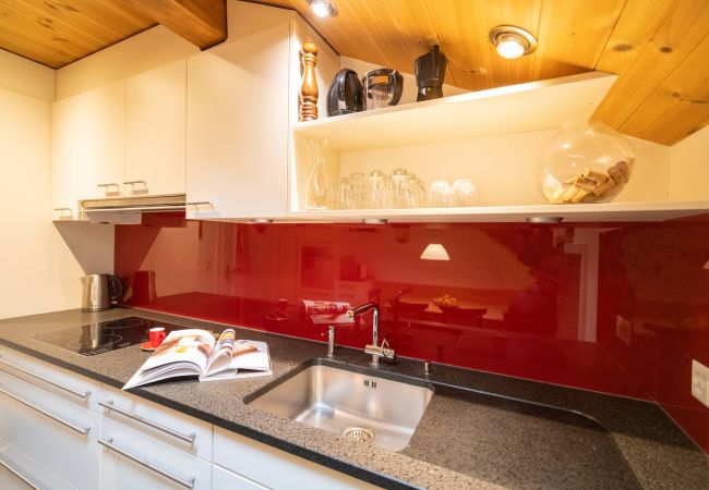 Ferienwohnung in Ftan - Chasa Rontsch Madlaina: Charmante 4.5 Zimmer-Dachwohnung mit Panorama-Aussicht mitten in Ftan Ferienwohnung in Ftan - Chasa Rontsch Madlaina: Charmante 4.5 Zimmer-Dachwohnung mit Panorama-Aussicht mitten in Ftan