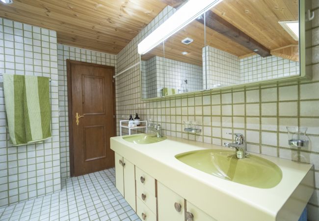 Ferienwohnung in Ftan - Chasa Rontsch Madlaina: Charmante 4.5 Zimmer-Dachwohnung mit Panorama-Aussicht mitten in Ftan Ferienwohnung in Ftan - Chasa Rontsch Madlaina: Charmante 4.5 Zimmer-Dachwohnung mit Panorama-Aussicht mitten in Ftan