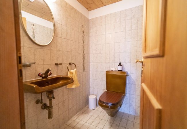 Ferienwohnung in Ftan - Chasa Rontsch Madlaina: Charmante 4.5 Zimmer-Dachwohnung mit Panorama-Aussicht mitten in Ftan Ferienwohnung in Ftan - Chasa Rontsch Madlaina: Charmante 4.5 Zimmer-Dachwohnung mit Panorama-Aussicht mitten in Ftan