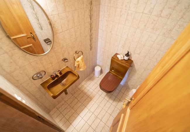 Ferienwohnung in Ftan - Chasa Rontsch Madlaina: Charmante 4.5 Zimmer-Dachwohnung mit Panorama-Aussicht mitten in Ftan Ferienwohnung in Ftan - Chasa Rontsch Madlaina: Charmante 4.5 Zimmer-Dachwohnung mit Panorama-Aussicht mitten in Ftan