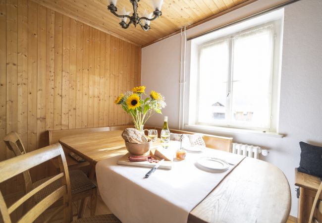Ferienwohnung in Ftan - Chasa Muglinér 115: Grosszügige 4.5 Zimmerwohnung mitten in Ftan Ferienwohnung in Ftan - Chasa Muglinér 115: Grosszügige 4.5 Zimmerwohnung mitten in Ftan