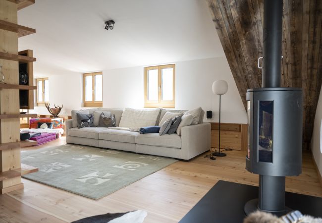 Ferienwohnung in Sent - Chasa Bao: Luxuriöse neue 4.5-Zimmer-Dachwohnung mit Balkon und Aussicht in Sent Ferienwohnung in Sent - Chasa Bao: Luxuriöse neue 4.5-Zimmer-Dachwohnung mit Balkon und Aussicht in Sent