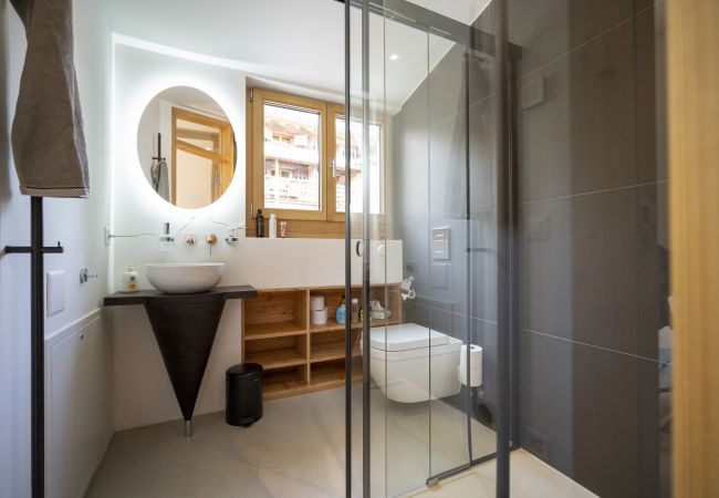 Ferienwohnung in Sent - Chasa Bao: Luxuriöse neue 4.5-Zimmer-Dachwohnung mit Balkon und Aussicht in Sent Ferienwohnung in Sent - Chasa Bao: Luxuriöse neue 4.5-Zimmer-Dachwohnung mit Balkon und Aussicht in Sent