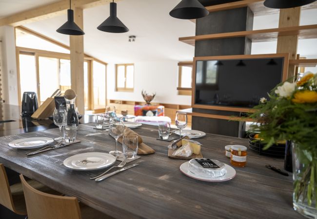 Ferienwohnung in Sent - Chasa Bao: Luxuriöse neue 4.5-Zimmer-Dachwohnung mit Balkon und Aussicht in Sent Ferienwohnung in Sent - Chasa Bao: Luxuriöse neue 4.5-Zimmer-Dachwohnung mit Balkon und Aussicht in Sent