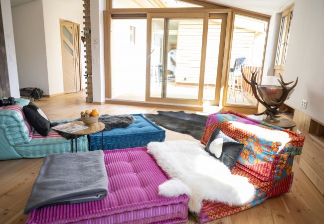 Ferienwohnung in Sent - Chasa Bao: Luxuriöse neue 4.5-Zimmer-Dachwohnung mit Balkon und Aussicht in Sent Ferienwohnung in Sent - Chasa Bao: Luxuriöse neue 4.5-Zimmer-Dachwohnung mit Balkon und Aussicht in Sent