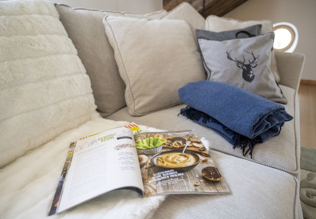 Ferienwohnung in Sent - Chasa Bao: Luxuriöse neue 4.5-Zimmer-Dachwohnung mit Balkon und Aussicht in Sent Ferienwohnung in Sent - Chasa Bao: Luxuriöse neue 4.5-Zimmer-Dachwohnung mit Balkon und Aussicht in Sent