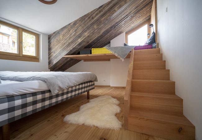 Ferienwohnung in Sent - Chasa Bao: Luxuriöse neue 4.5-Zimmer-Dachwohnung mit Balkon und Aussicht in Sent Ferienwohnung in Sent - Chasa Bao: Luxuriöse neue 4.5-Zimmer-Dachwohnung mit Balkon und Aussicht in Sent