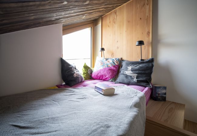 Ferienwohnung in Sent - Chasa Bao: Luxuriöse neue 4.5-Zimmer-Dachwohnung mit Balkon und Aussicht in Sent Ferienwohnung in Sent - Chasa Bao: Luxuriöse neue 4.5-Zimmer-Dachwohnung mit Balkon und Aussicht in Sent