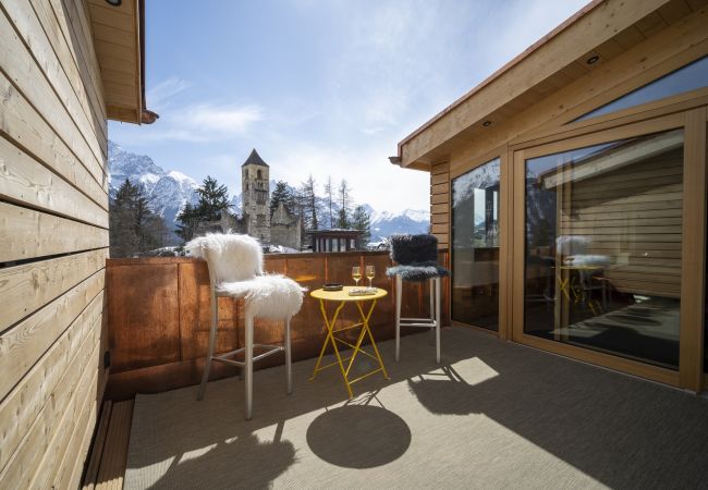 Ferienwohnung in Sent - Chasa Bao: Luxuriöse neue 4.5-Zimmer-Dachwohnung mit Balkon und Aussicht in Sent Ferienwohnung in Sent - Chasa Bao: Luxuriöse neue 4.5-Zimmer-Dachwohnung mit Balkon und Aussicht in Sent
