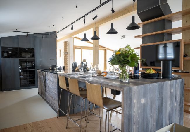 Ferienwohnung in Sent - Chasa Bao: Luxuriöse neue 4.5-Zimmer-Dachwohnung mit Balkon und Aussicht in Sent Ferienwohnung in Sent - Chasa Bao: Luxuriöse neue 4.5-Zimmer-Dachwohnung mit Balkon und Aussicht in Sent