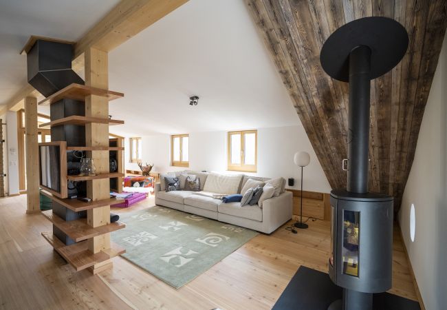 Ferienwohnung in Sent - Chasa Bao: Luxuriöse neue 4.5-Zimmer-Dachwohnung mit Balkon und Aussicht in Sent Ferienwohnung in Sent - Chasa Bao: Luxuriöse neue 4.5-Zimmer-Dachwohnung mit Balkon und Aussicht in Sent