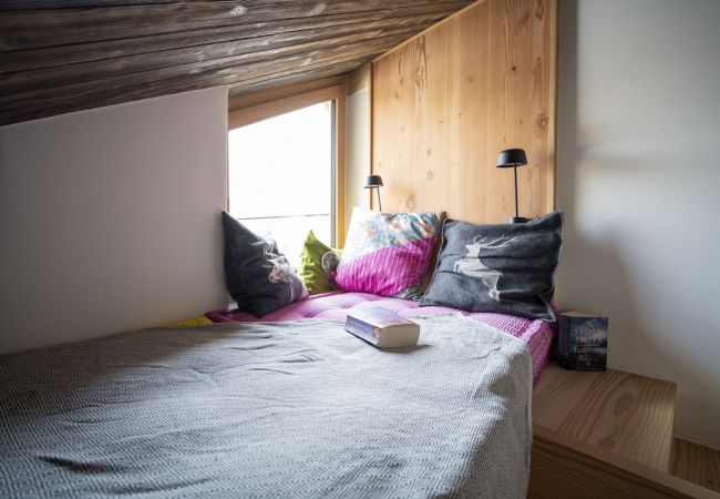Ferienwohnung in Sent - Chasa Bao: Luxuriöse neue 4.5-Zimmer-Dachwohnung mit Balkon und Aussicht in Sent Ferienwohnung in Sent - Chasa Bao: Luxuriöse neue 4.5-Zimmer-Dachwohnung mit Balkon und Aussicht in Sent