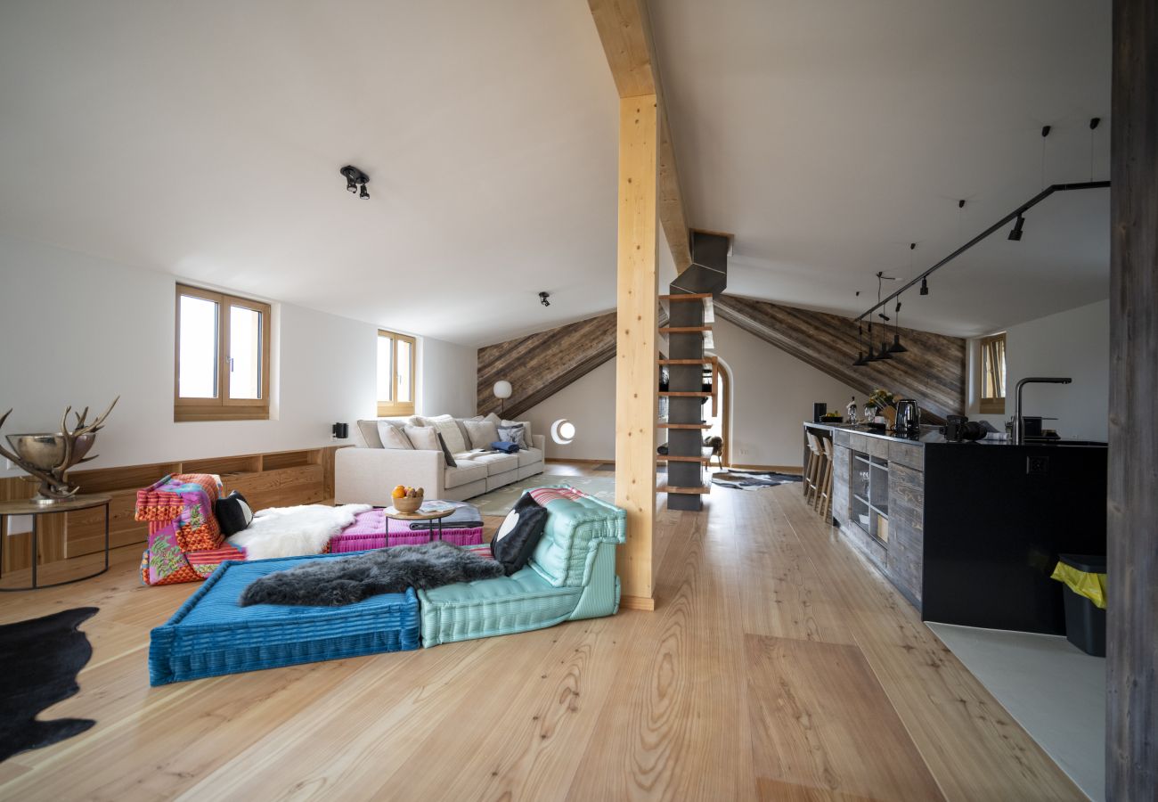 Ferienwohnung in Sent - CHASA BAO: LUXURIÖSE NEUE 4.5 ZIMMER-DACHWOHNUNG MIT BALKON UND AUSSICHT IN SENT