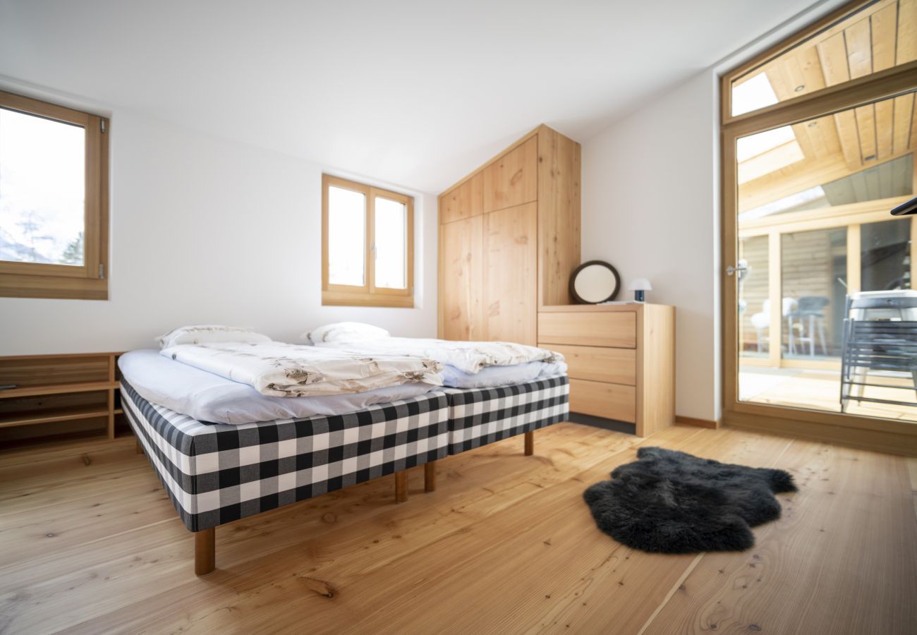 Ferienwohnung in Sent - CHASA BAO: LUXURIÖSE NEUE 4.5 ZIMMER-DACHWOHNUNG MIT BALKON UND AUSSICHT IN SENT