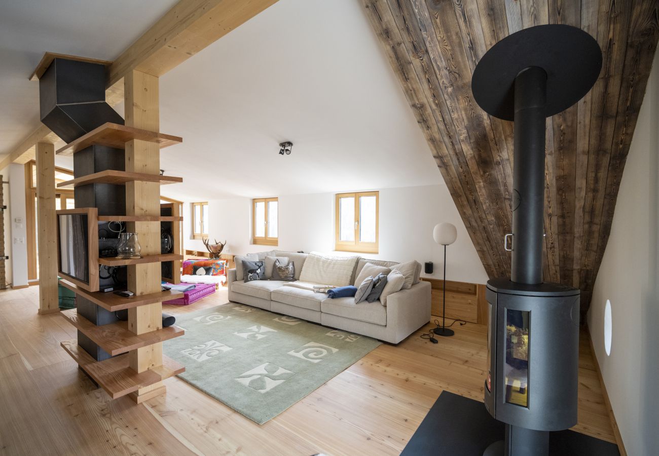 Ferienwohnung in Sent - CHASA BAO: LUXURIÖSE NEUE 4.5 ZIMMER-DACHWOHNUNG MIT BALKON UND AUSSICHT IN SENT