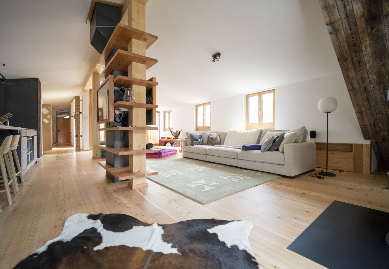 Ferienwohnung in Sent - CHASA BAO: LUXURIÖSE NEUE 4.5 ZIMMER-DACHWOHNUNG MIT BALKON UND AUSSICHT IN SENT