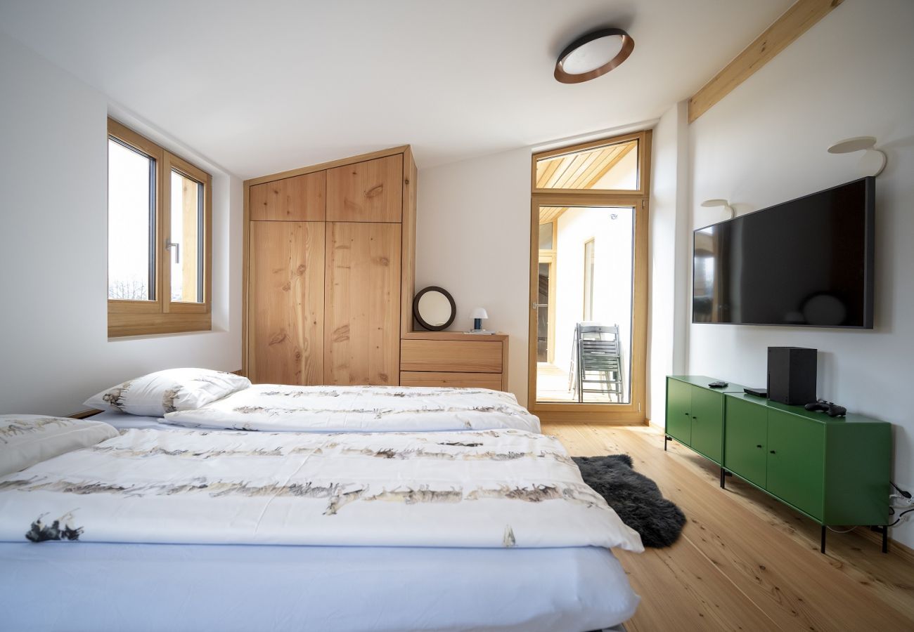 Ferienwohnung in Sent - CHASA BAO: LUXURIÖSE NEUE 4.5 ZIMMER-DACHWOHNUNG MIT BALKON UND AUSSICHT IN SENT