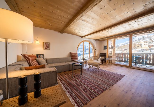 Ferienwohnung in Ardez - Chasa Pro La Tuor: Renovierte Exklusive 4.5-Zimmerwohnung in einem Engadiner Haus am historischen Wohnturm aus dem 13. Jhd. Ferienwohnung in Ardez - Chasa Pro La Tuor: Renovierte Exklusive 4.5-Zimmerwohnung in einem Engadiner Haus am historischen Wohnturm aus dem 13. Jhd.