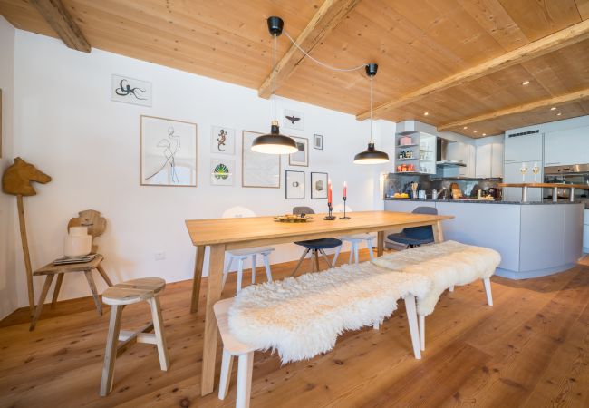 Ferienwohnung in Ardez - Chasa Pro La Tuor: Renovierte Exklusive 4.5-Zimmerwohnung in einem Engadiner Haus am historischen Wohnturm aus dem 13. Jhd. Ferienwohnung in Ardez - Chasa Pro La Tuor: Renovierte Exklusive 4.5-Zimmerwohnung in einem Engadiner Haus am historischen Wohnturm aus dem 13. Jhd.