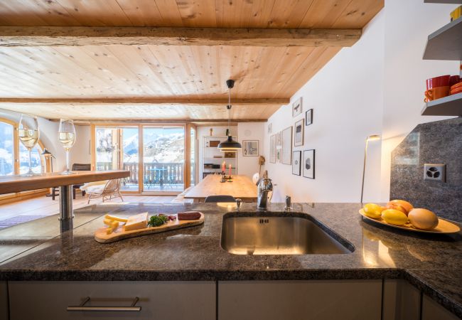 Ferienwohnung in Ardez - Chasa Pro La Tuor: Renovierte Exklusive 4.5-Zimmerwohnung in einem Engadiner Haus am historischen Wohnturm aus dem 13. Jhd. Ferienwohnung in Ardez - Chasa Pro La Tuor: Renovierte Exklusive 4.5-Zimmerwohnung in einem Engadiner Haus am historischen Wohnturm aus dem 13. Jhd.