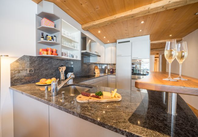 Ferienwohnung in Ardez - Chasa Pro La Tuor: Renovierte Exklusive 4.5-Zimmerwohnung in einem Engadiner Haus am historischen Wohnturm aus dem 13. Jhd. Ferienwohnung in Ardez - Chasa Pro La Tuor: Renovierte Exklusive 4.5-Zimmerwohnung in einem Engadiner Haus am historischen Wohnturm aus dem 13. Jhd.