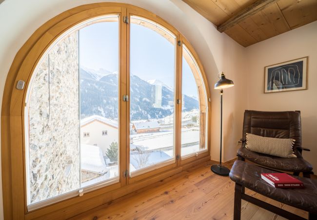 Ferienwohnung in Ardez - Chasa Pro La Tuor: Renovierte Exklusive 4.5-Zimmerwohnung in einem Engadiner Haus am historischen Wohnturm aus dem 13. Jhd. Ferienwohnung in Ardez - Chasa Pro La Tuor: Renovierte Exklusive 4.5-Zimmerwohnung in einem Engadiner Haus am historischen Wohnturm aus dem 13. Jhd.