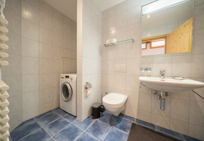 Ferienwohnung in Ardez - Chasa Pro La Tuor: Renovierte Exklusive 4.5-Zimmerwohnung in einem Engadiner Haus am historischen Wohnturm aus dem 13. Jhd. Ferienwohnung in Ardez - Chasa Pro La Tuor: Renovierte Exklusive 4.5-Zimmerwohnung in einem Engadiner Haus am historischen Wohnturm aus dem 13. Jhd.
