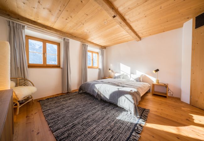 Ferienwohnung in Ardez - Chasa Pro La Tuor: Renovierte Exklusive 4.5-Zimmerwohnung in einem Engadiner Haus am historischen Wohnturm aus dem 13. Jhd. Ferienwohnung in Ardez - Chasa Pro La Tuor: Renovierte Exklusive 4.5-Zimmerwohnung in einem Engadiner Haus am historischen Wohnturm aus dem 13. Jhd.